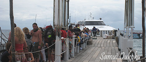 サムイ島パンガン島タオ島間のフェリーボートチケット予約情報　時刻表ロンプラヤー船　パンガン島フルムーンパーティー日程と予約